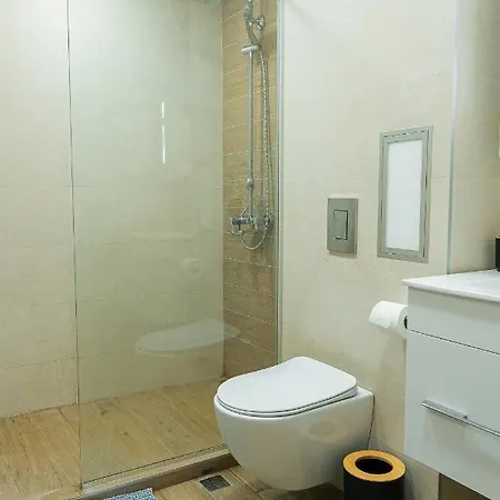 דירה One-bedroom With Free Parking, Free Gym Pass And Office Setup