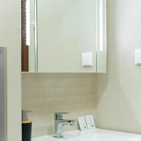 One-bedroom With Free Street Parking, Free Gym Pass And Office Setup * Пловдив