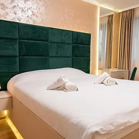 One-bedroom With Free Parking, Free Gym Pass And Office Setup *